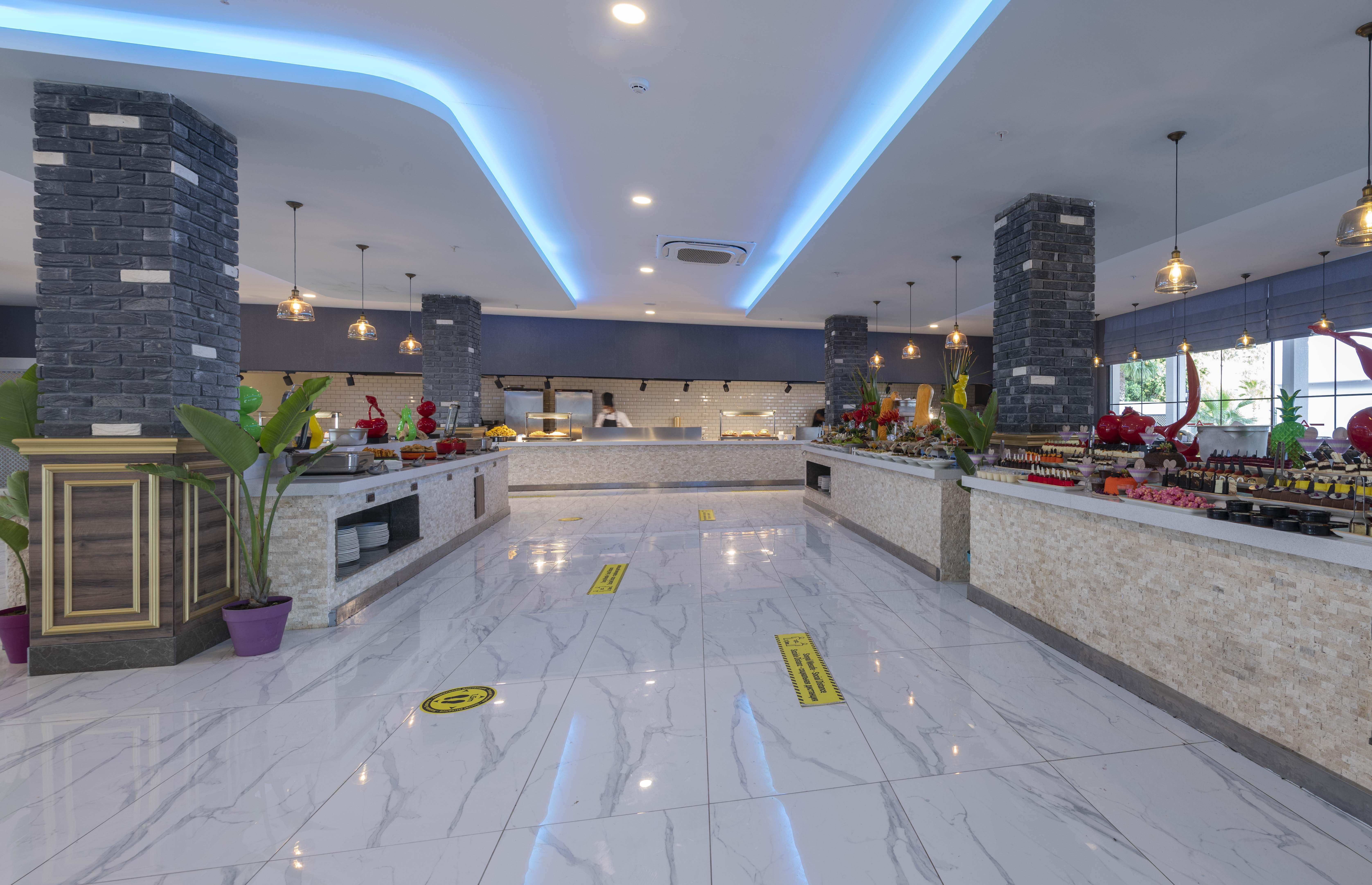 Royal Towers Lara Hotel Antalya Exterior photo